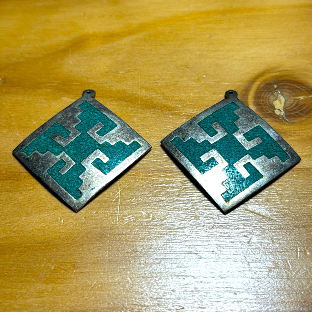 2 pendants/earrings